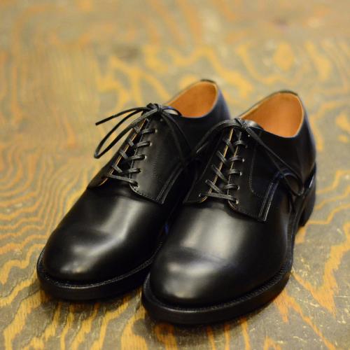 MAKERS　”REGINA”　プレーントゥーシューズ〈BLACK〉