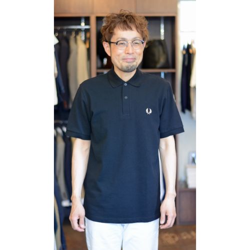 FRED PERRY 黒のシャツ