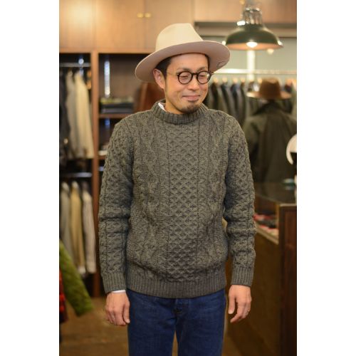 Kerry Woollen Mills アランケーブルクルーネックセーター col.ヘロン