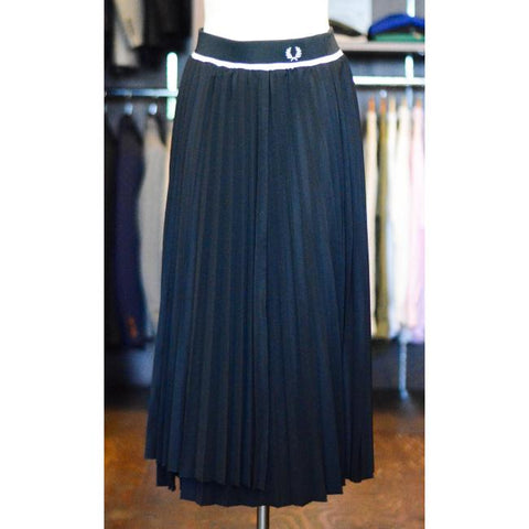 FRED PERRY　ウィメンズ　プリーツスカート（F8704）