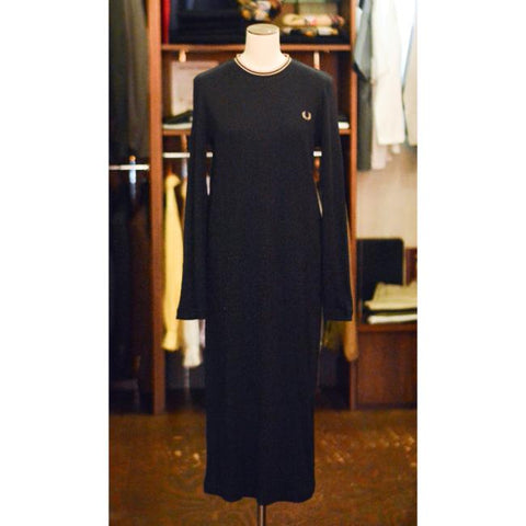 FRED PERRY　ウィメンズ　TIPPED MOCK NECK RIBBED DRESS　（D1179）